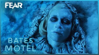 Romero Discovers Norma’s Body  Bates Motel [upl. by Asinla]