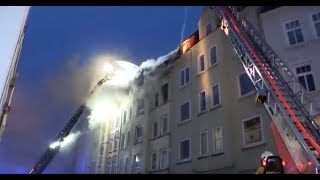 Feuerwehreinsatz in Lübeck Altstadthaus steht in Flammen [upl. by Ahsemak]